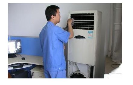  桂林富士通柜式空调室内机清洗